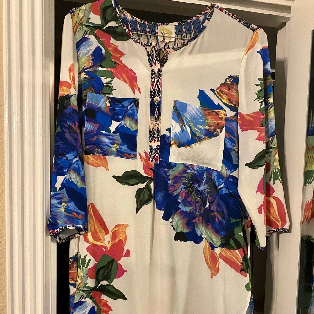 Large Anthropologie Fig & Flower Tunic Top
